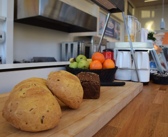 Maden ved Skansens cafe kan bestå af brød, rugbrød og frugt