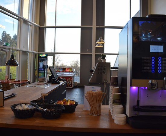 Disken ved Skansens cafeområde med kaffemaskine